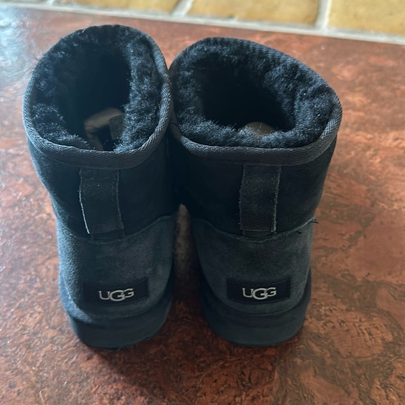 UGG men's classic mini 100% authentic with box size 9 Like New - Picture 6 of 13